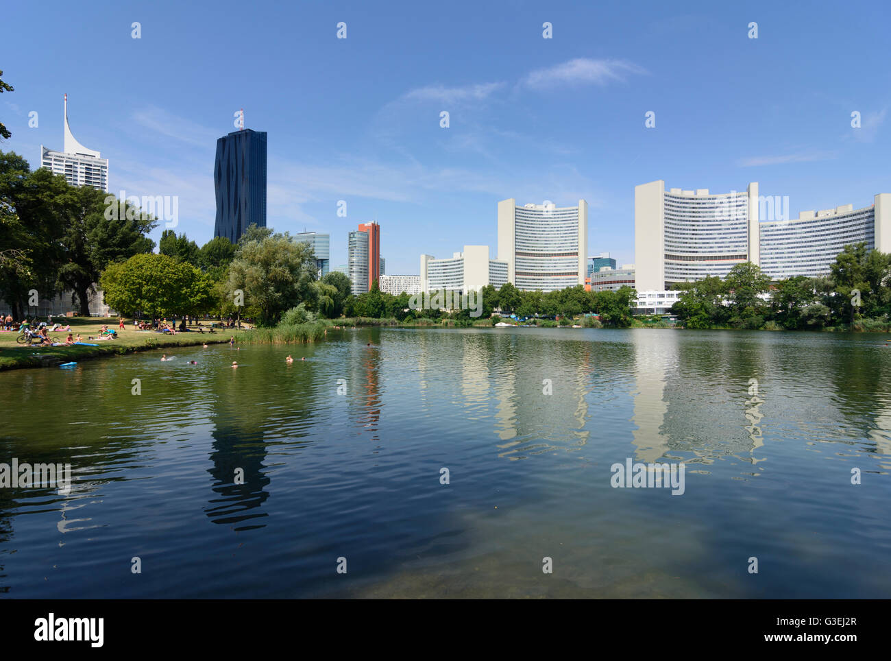 Pond Kaiserwasser, highrise Neue Donau , DC Tower 1, il palazzo delle Nazioni Unite (da sinistra a destra), Austria, Wien, 22., Wien, Vienna Foto Stock
