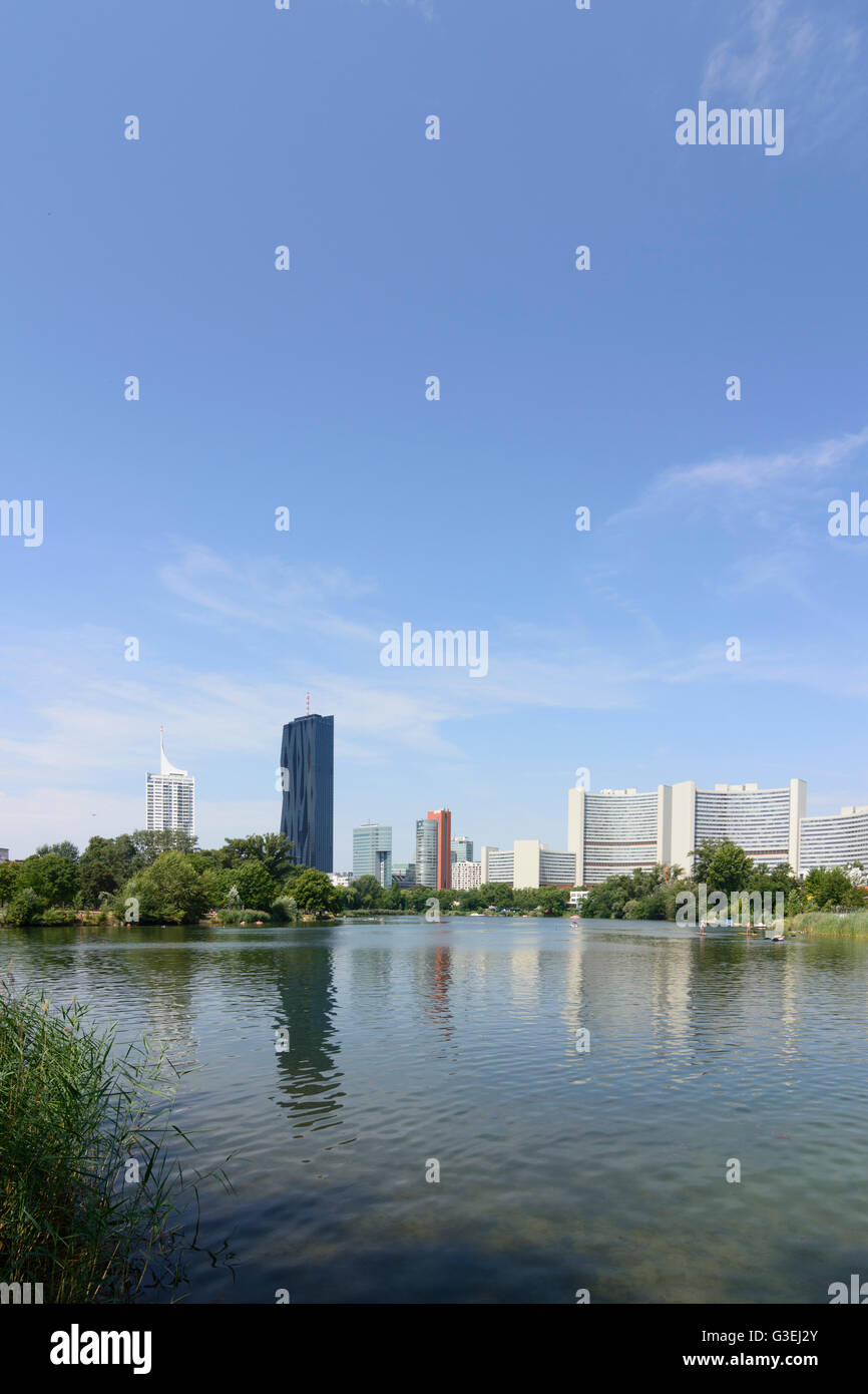 Pond Kaiserwasser, highrise Neue Donau , DC Tower 1, il palazzo delle Nazioni Unite (da sinistra a destra), Austria, Wien, 22., Wien, Vienna Foto Stock