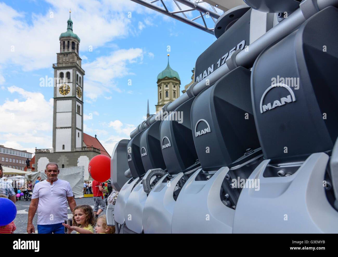 Presentazione dell'uomo motore marino diesel sulla piazza della città e, in Germania, in Baviera, Baviera, Schwaben, Svevia, Augsburg Foto Stock