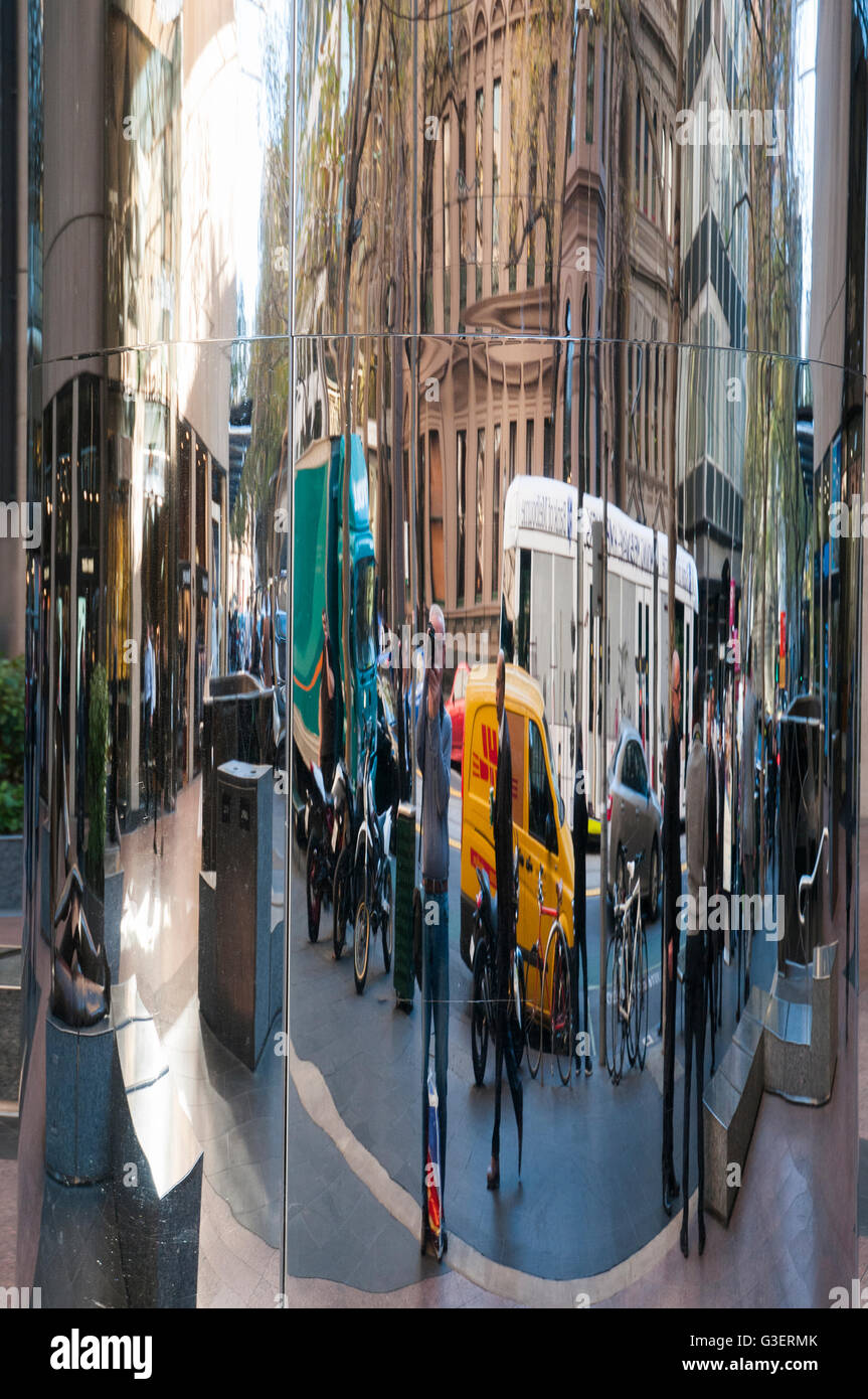 Immagini riflesse di Collins Street, nel CBD di Melbourne, Australia Foto Stock