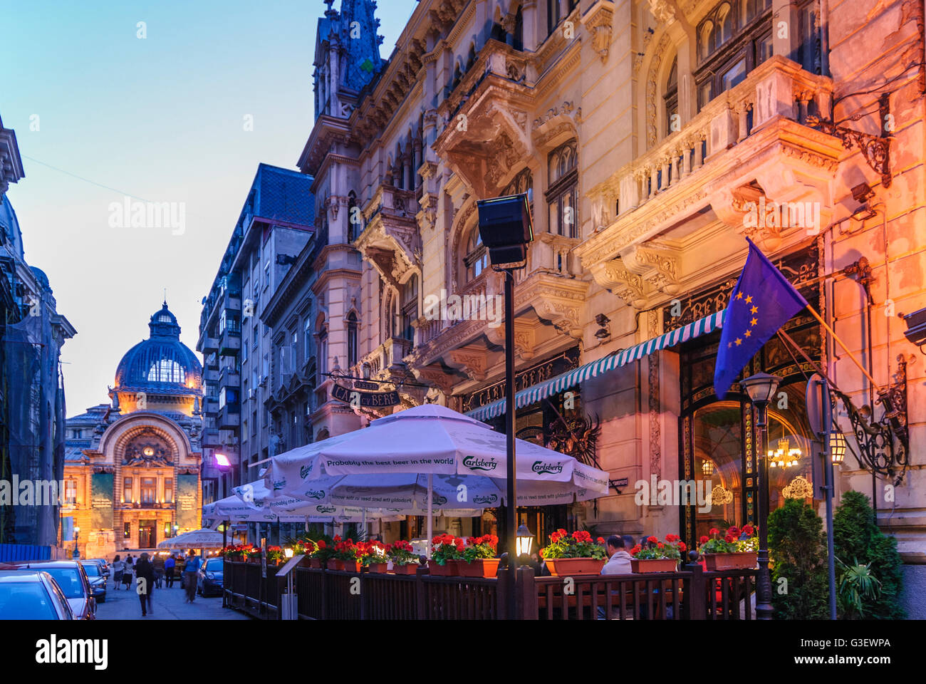 Strada Stavropoleus il ristorante Caru cu bere e guardare al risparmio bancario Palace ( Palatul C.E.C. ), Romania Bucarest Bucuresti Foto Stock