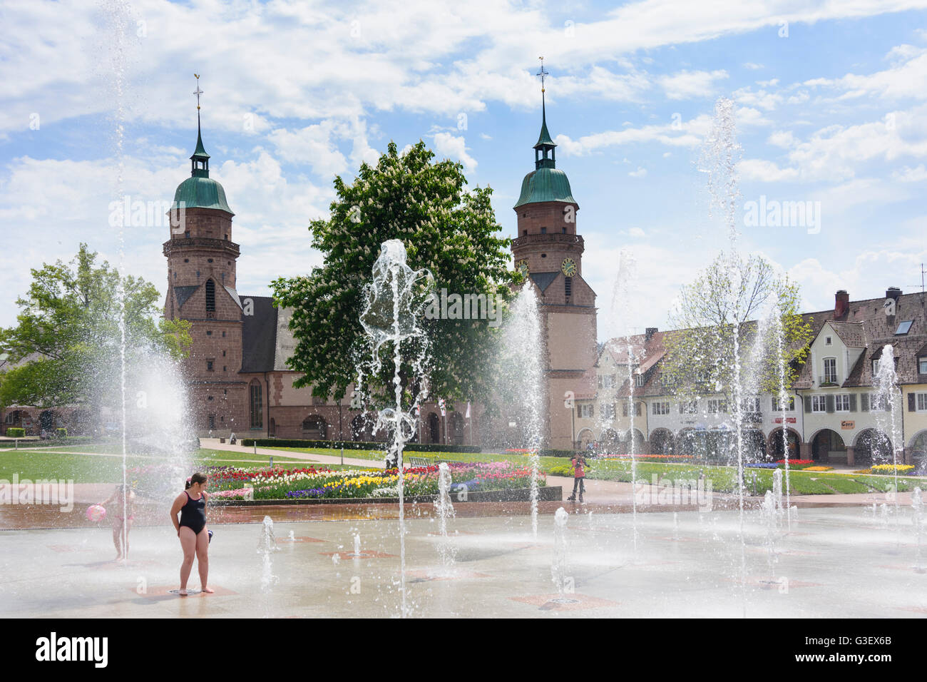 La piazza del mercato con fontane e la chiesa della città, Germania, Baden-Württemberg, Schwarzwald, Foresta Nera, Freudenstadt Foto Stock