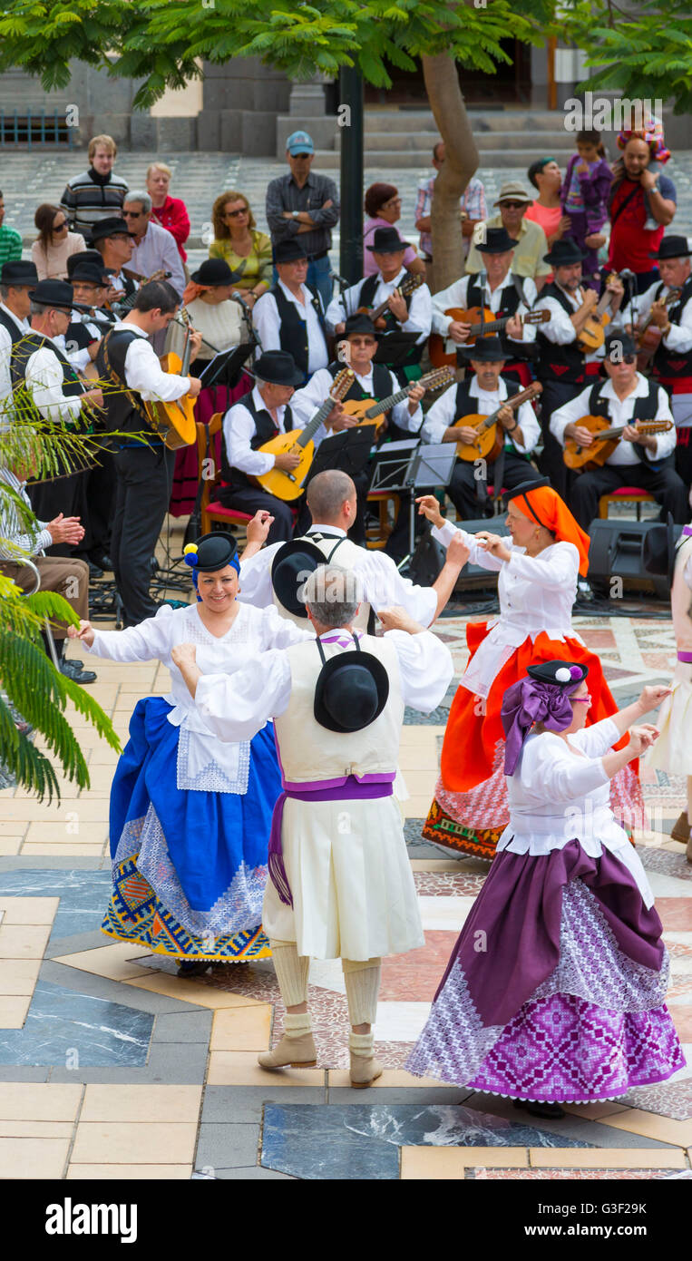 Ballerini Folk, villaggio delle Canarie, Pueblo Canario, Parque Doramas, Las Palmas di Gran Canaria, le Canarie, Isole Canarie, Spagna, Europa Foto Stock