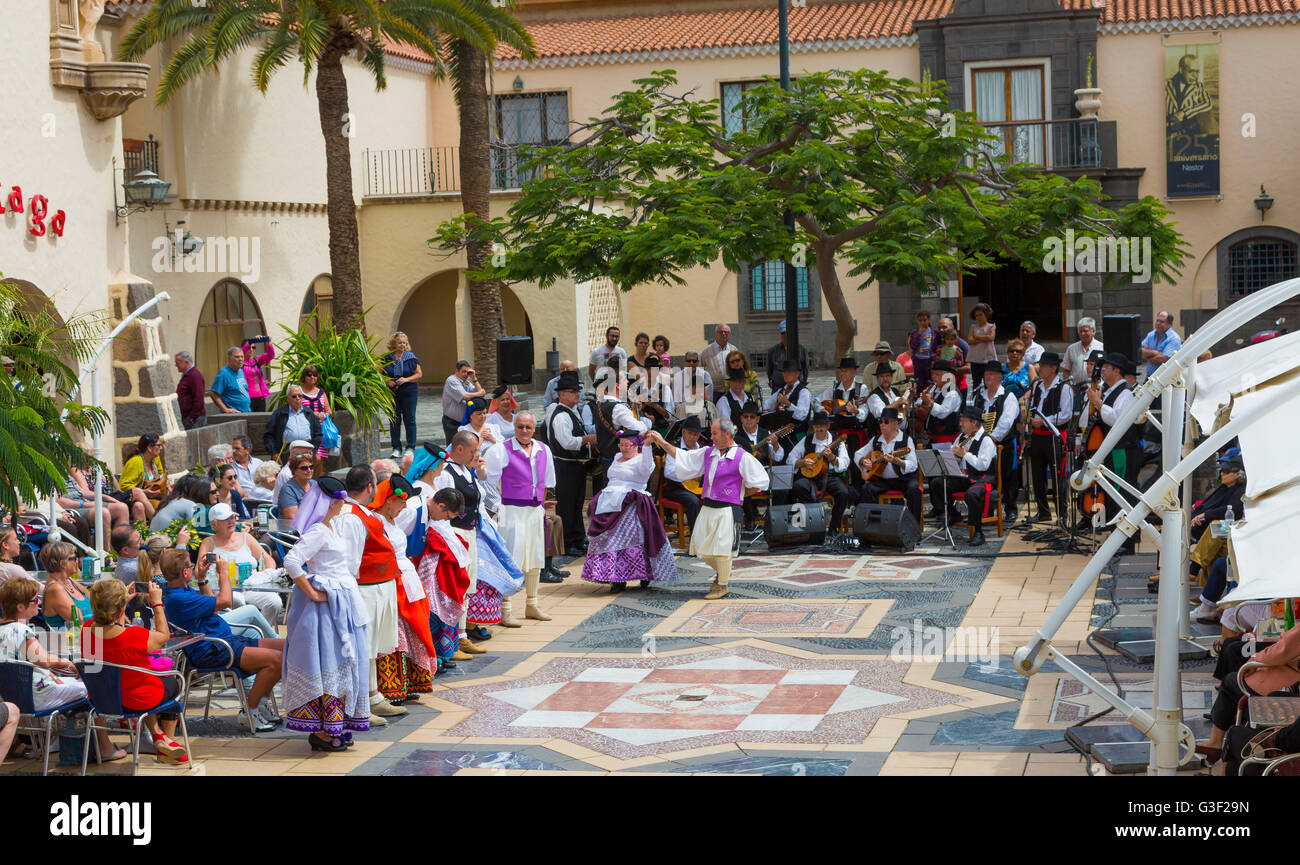 Ballerini Folk, villaggio delle Canarie, Pueblo Canario, Parque Doramas, Las Palmas di Gran Canaria, le Canarie, Isole Canarie, Spagna, Europa Foto Stock