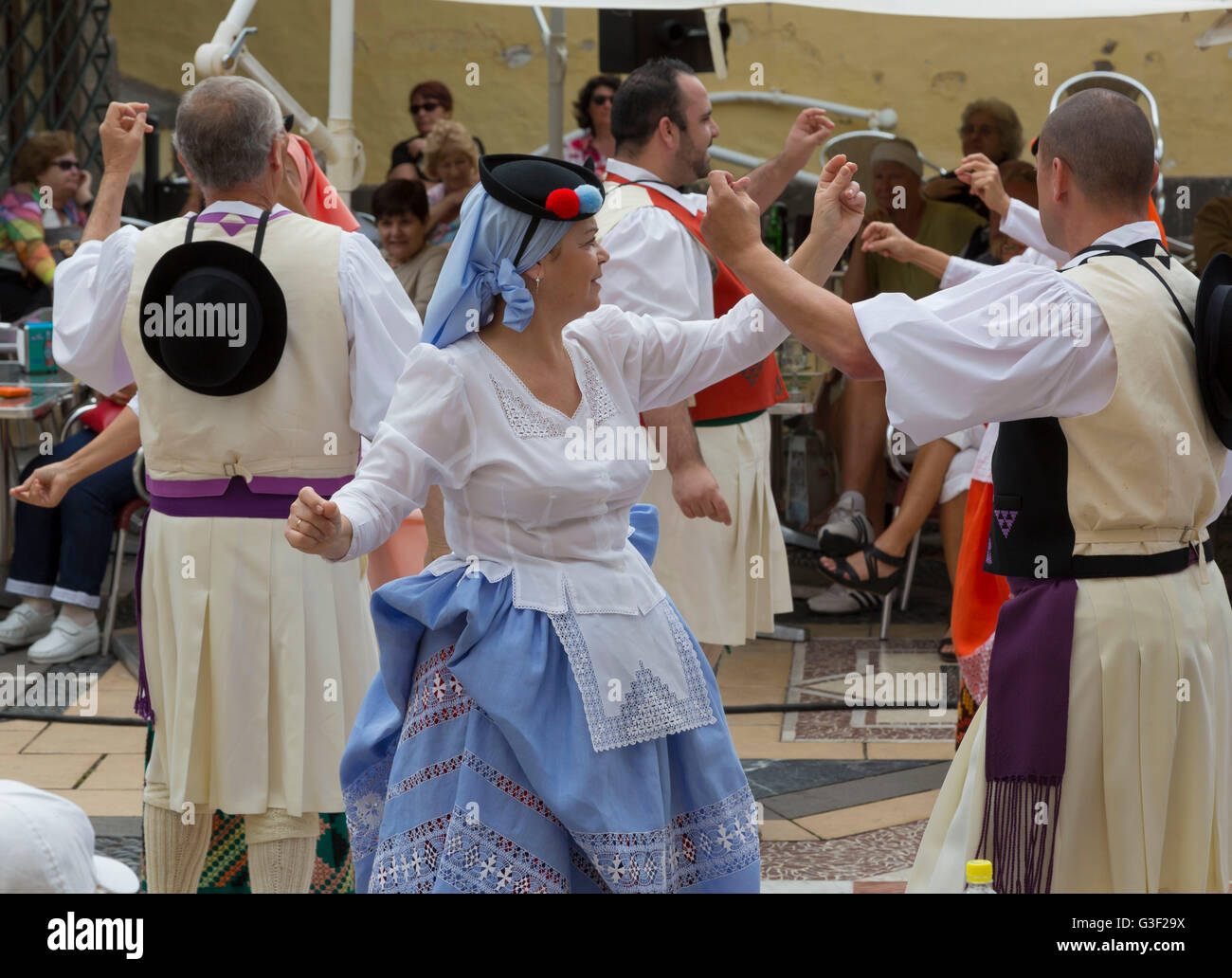 Ballerini Folk, villaggio delle Canarie, Pueblo Canario, Parque Doramas, Las Palmas di Gran Canaria, le Canarie, Isole Canarie, Spagna, Europa Foto Stock