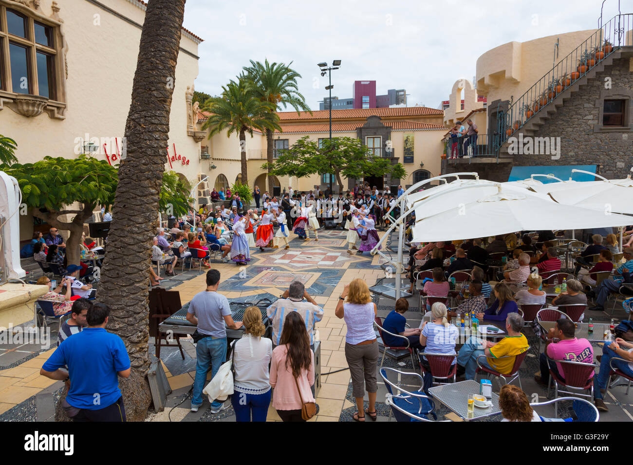 Ballerini Folk, villaggio delle Canarie, Pueblo Canario, Parque Doramas, Las Palmas di Gran Canaria, le Canarie, Isole Canarie, Spagna, Europa Foto Stock