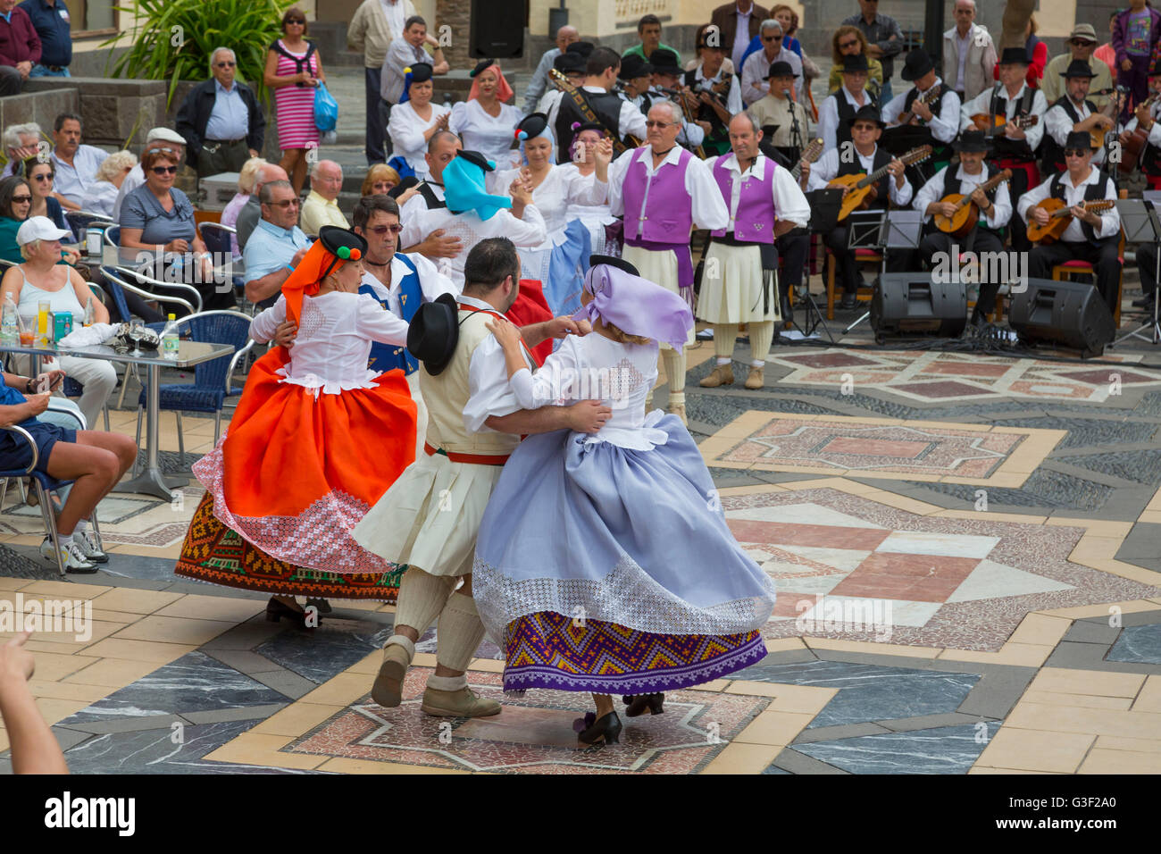 Ballerini Folk, villaggio delle Canarie, Pueblo Canario, Parque Doramas, Las Palmas di Gran Canaria, le Canarie, Isole Canarie, Spagna, Europa Foto Stock