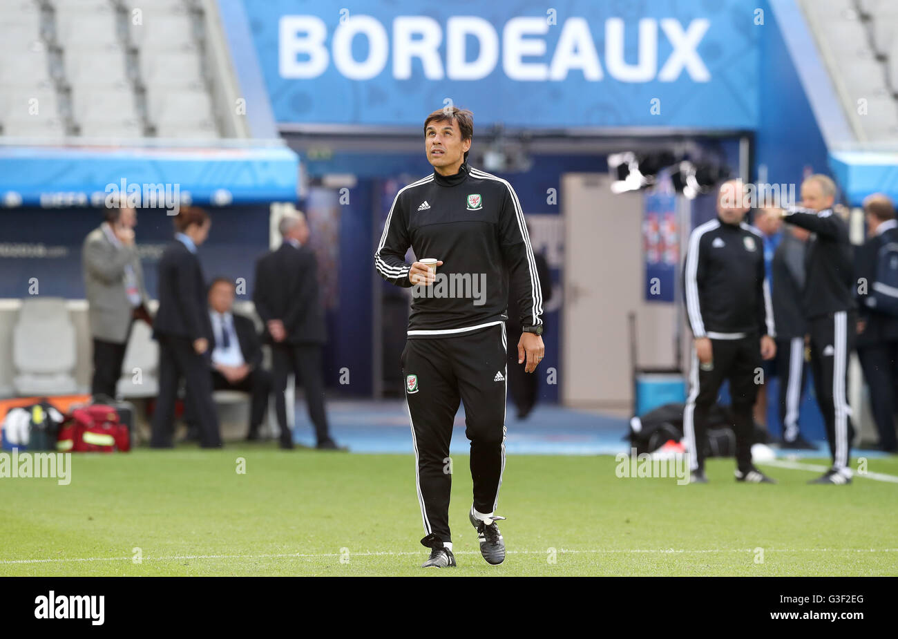 Direttore del Galles Chris Coleman, durante una sessione di formazione allo Stade de Bordeaux. PREMERE ASSOCIAZIONE foto. Data immagine: Venerdì 10 giugno 2016. Vedi PA storia CALCIO Galles. Il credito fotografico dovrebbe essere: Martin Rickett/PA Wire. Foto Stock