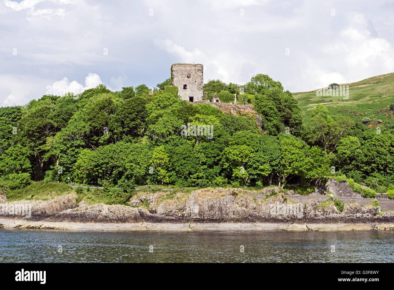 Dunollie rovina del castello ad ingresso a Oban Bay e il porto a Oban Argyll & Bute Scozia Scotland Foto Stock