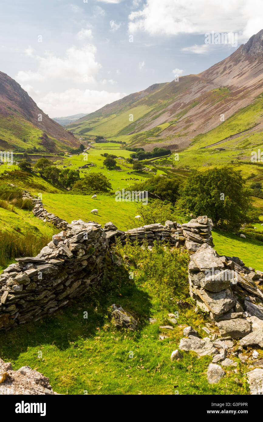 Il Nantlle valley e Drws y Coed da est. Foto Stock