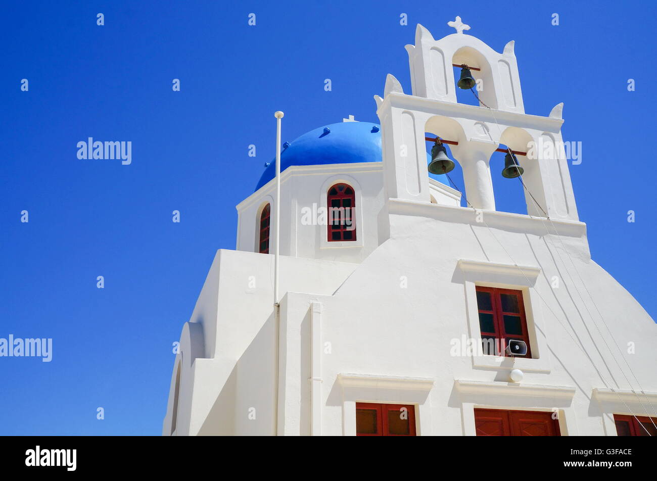 Visualizzare presso la Chiesa a Santorini, isola greca Foto Stock