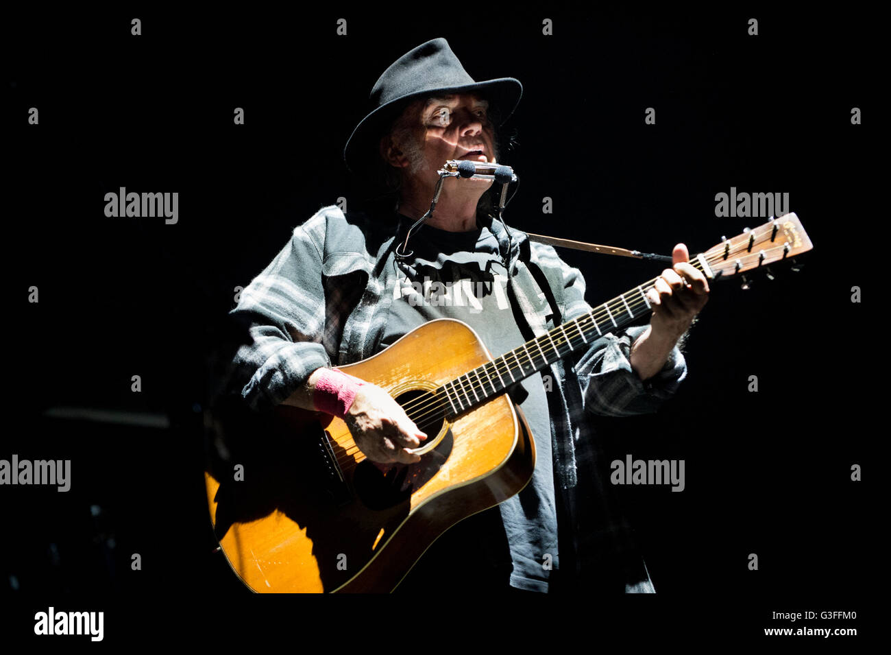 Leeds, Regno Unito. Decimo Giugno, 2016. Neil Young in concerto presso la prima diretta Arena, Leeds. Foto Stock Leeds, Regno Unito. Decimo Giugno, 2016. Neil Young in concerto presso la prima diretta Arena, Leeds. Foto Stock