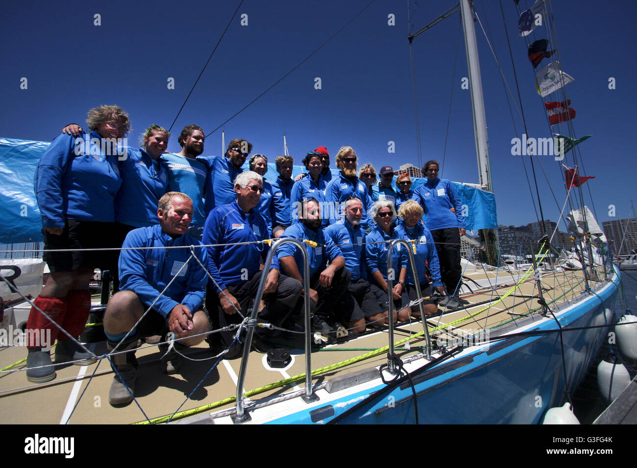 New York, Stati Uniti d'America. Decimo Giugno, 2016. L'UNICEF team arriva a Liberty Marina di atterraggio nel New Jersey a fine gara delle Americhe parte del ≈ Credito: Adam Stoltman/Alamy Live News Foto Stock