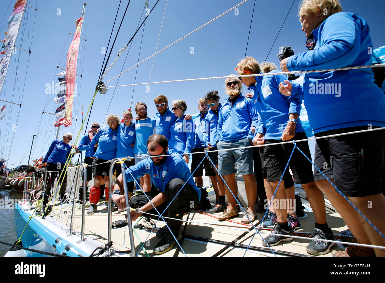 New York, Stati Uniti d'America. Decimo Giugno, 2016. L'UNICEF team arriva a Liberty Marina di atterraggio nel New Jersey a fine gara delle Americhe parte del ≈ Credito: Adam Stoltman/Alamy Live News Foto Stock