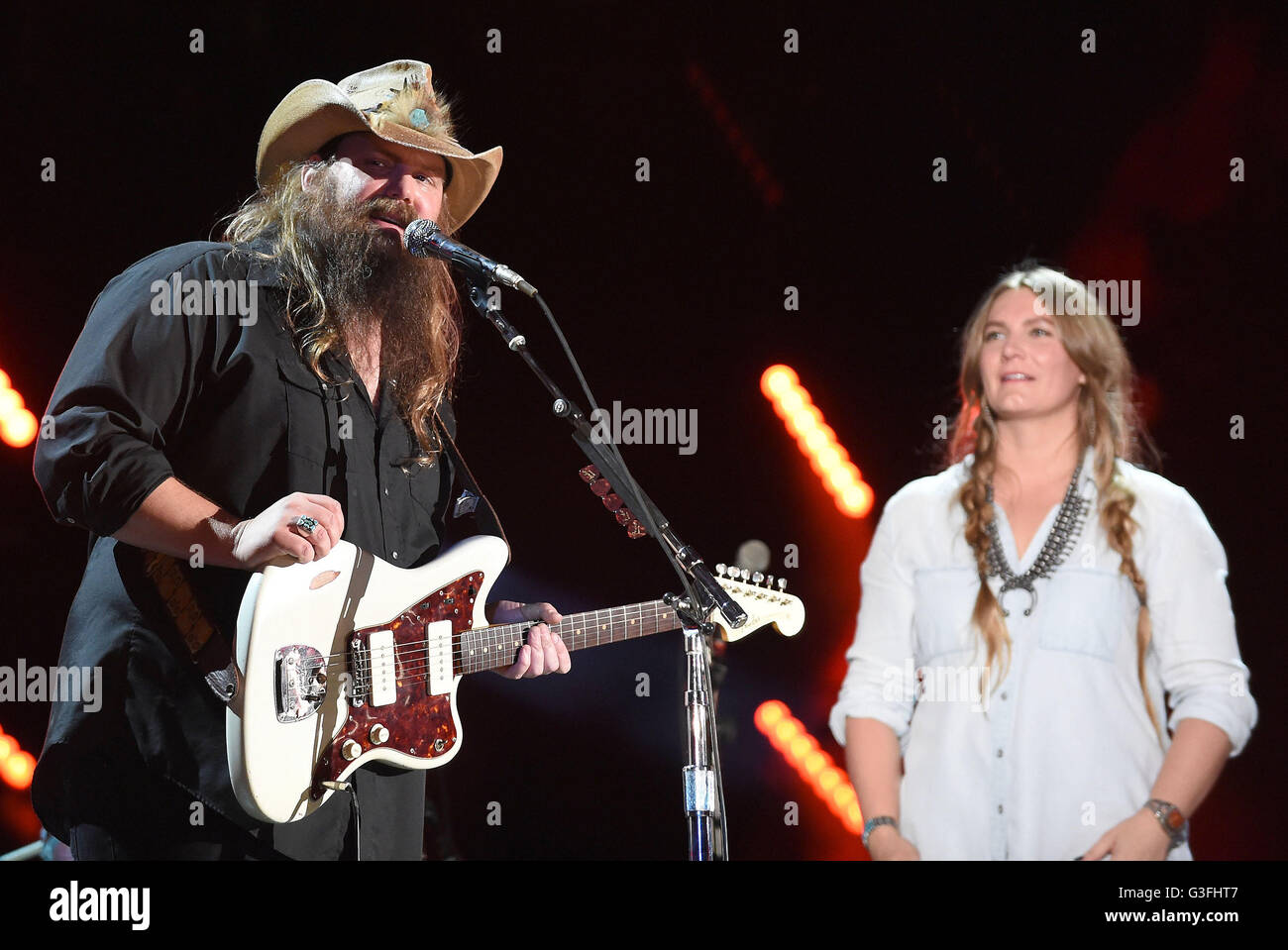 Nashville, Tennessee, Stati Uniti d'America. Decimo Giugno, 2016. 10 Giugno 2016 - Nashville, Tennessee - Chris Stapleton, Morgane Stapleton. 2016 CMA Music Festival concerto serale tenutosi a Nissan Stadium. Photo credit: Laura Farr/AdMedia Credito: Laura Farr/AdMedia/ZUMA filo/Alamy Live News Foto Stock