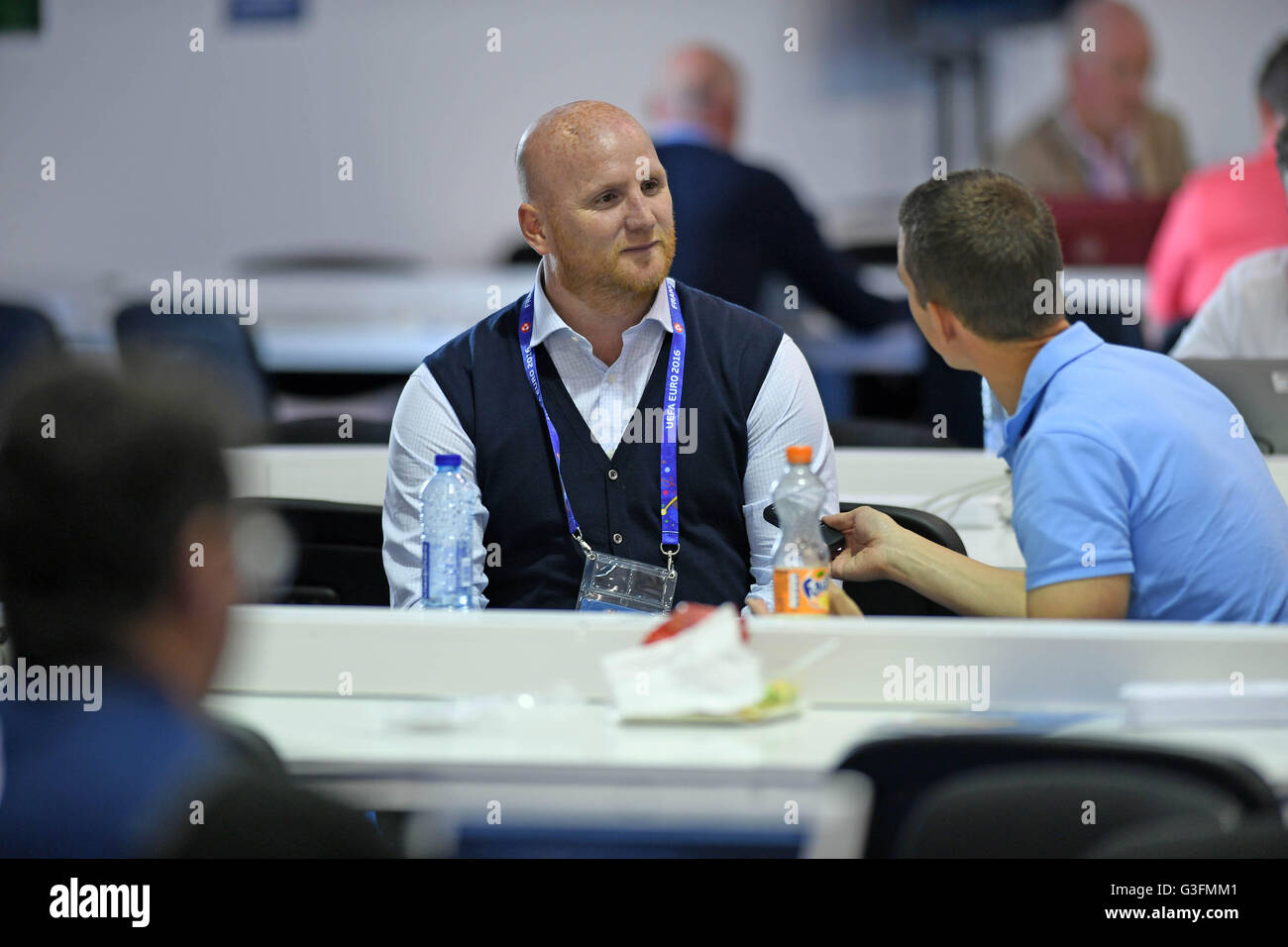 Bordeaux, Francia. 11 Giugno, 2016. Euro 2016 - Galles v Slovacchia : ex Welsh partita internazionale di calcio John Hartson in media center allo Stade de Bordeaux stadium di Bordeaux, Francia oggi. Credito: Phil Rees/Alamy Live News Foto Stock Bordeaux, Francia. 11 Giugno, 2016. Euro 2016 - Galles v Slovacchia : ex Welsh partita internazionale di calcio John Hartson in media center allo Stade de Bordeaux stadium di Bordeaux, Francia oggi. Credito: Phil Rees/Alamy Live News Foto Stock