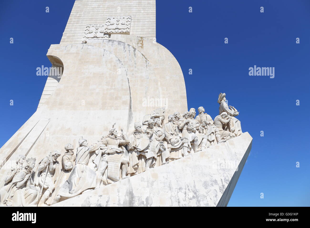 Il Monumento delle Scoperte sulle rive del Portogallo il fiume Tago a Belem, Lisbona. Foto Stock