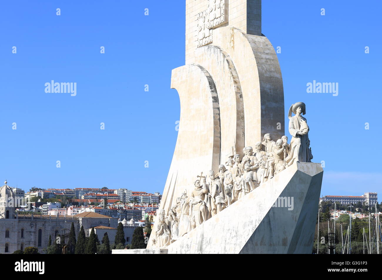 Il Monumento delle Scoperte sulle rive del Portogallo il fiume Tago a Belem, Lisbona. Foto Stock