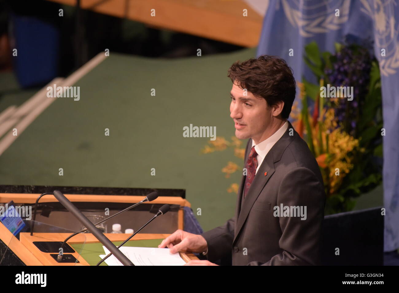 La città di New York, Stati Uniti. 22 apr, 2016. Il primo ministro canadese Justin Trudeau. L'Assemblea generale delle Nazioni Unite la sessione sul riscaldamento globale si è concluso con una cerimonia di apertura, commento da leader politici di tutto il mondo e di inviati speciali e una performance da Julliard studenti prima di membri gruppo firma l'accordo di Parigi sulla riduzione delle emissioni di carbonio. © Andy Katz/Pacific Press/Alamy Live News Foto Stock