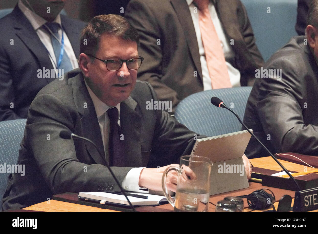 Il vicepresidente di Microsoft e Deputy General Counsel Steven Crownaddresses il Consiglio. Presieduta dal ministro degli Esteri egiziano Sameh Shoukry, il Consiglio di Sicurezza delle Nazioni Unite ha tenuto una discussione tematica su cyber-sicurezza, cyber-terrorismo e affrontare l'estremismo islamico attraverso i partenariati tra settore pubblico e privato, presso la sede delle Nazioni Unite dove i membri del Consiglio sono stati informati da Microsoft VP e Deputy General Counsel Steven corona, Segretario generale di Al Azhar islamica Accademia di ricerca Mohi El-Din Afifi e ONU Deputy-Secretary generale Jan Eliasson. (Foto di Albin Lohr-Jones/Pacific Stampa) Foto Stock