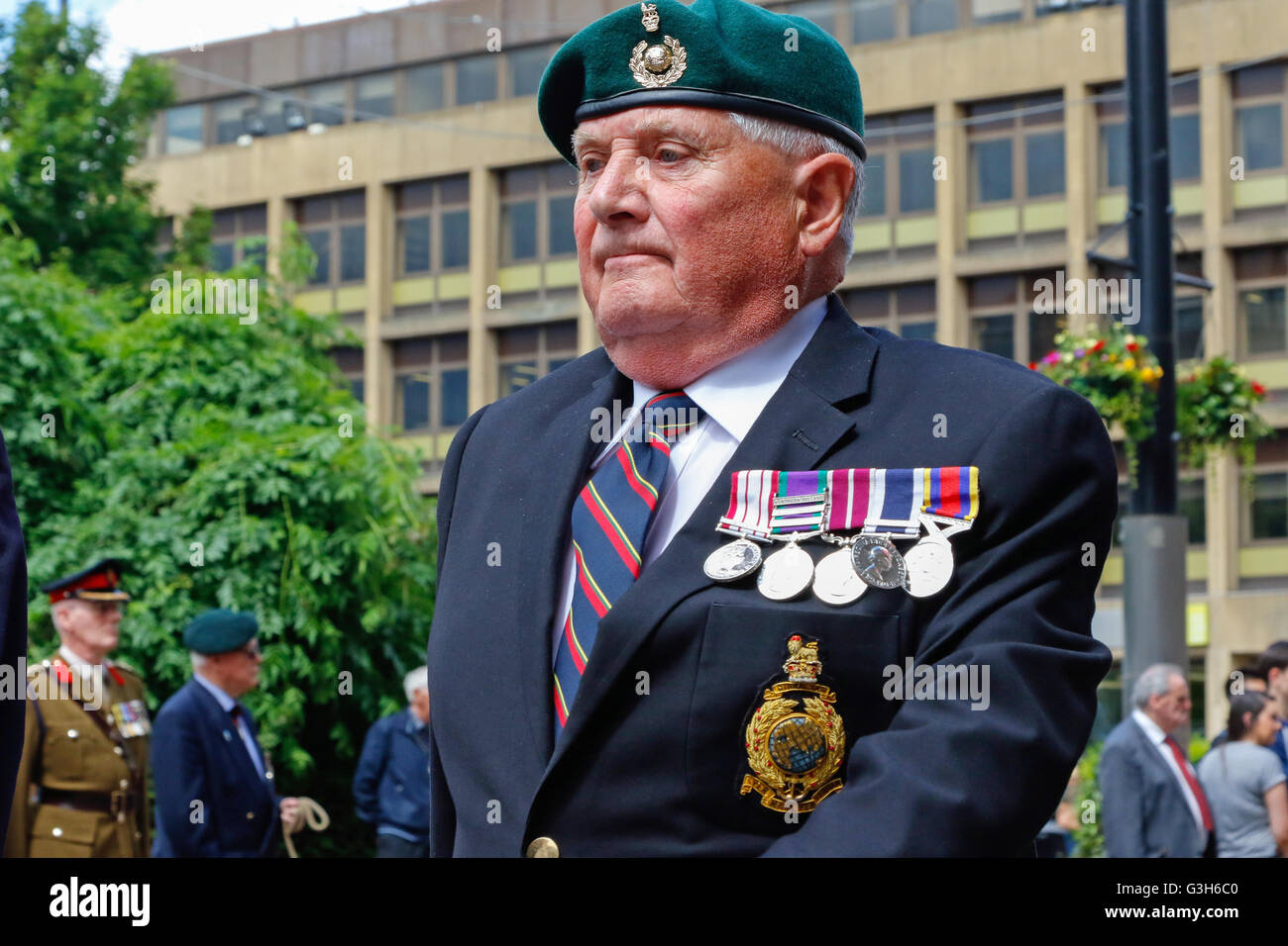 Glasgow, Scotland, Regno Unito. Il 25 giugno, 2016. Nicola lo storione ha preso parte all'annuale delle forze armate alle celebrazioni del Giorno in George Square, Glasgow. Lei era parte di dignitari sul podio e 'ha preso la Salute insieme con il Signore il tenente, Provost Sadie Docherty e gli alti funzionari in rappresentanza di tutte le forze. Credito: Findlay/Alamy Live News Foto Stock