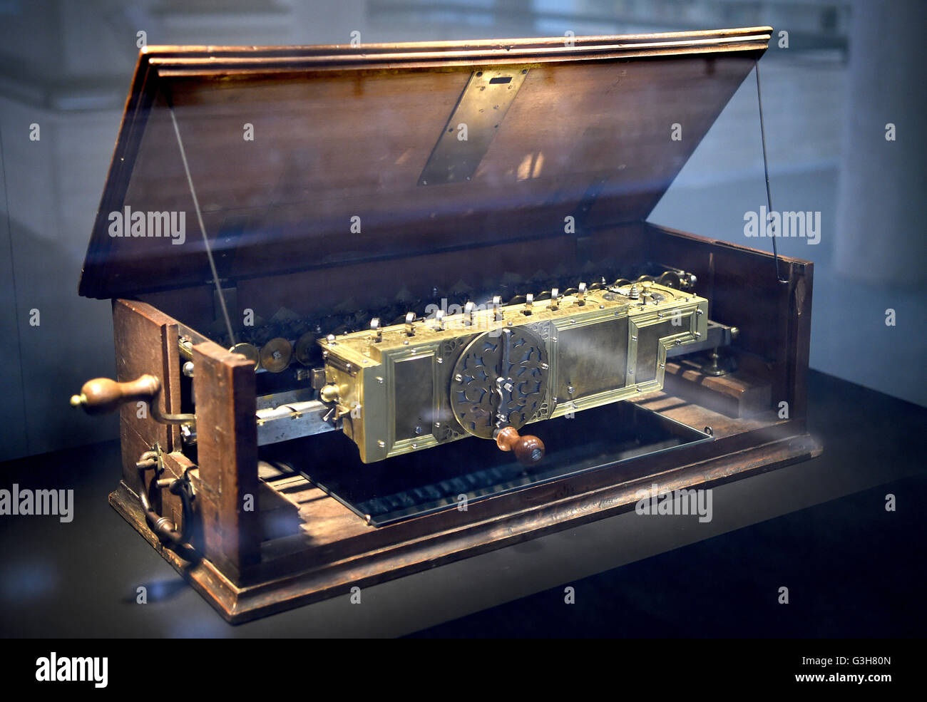Leibniz calculator immagini e fotografie stock ad alta risoluzione - Alamy
