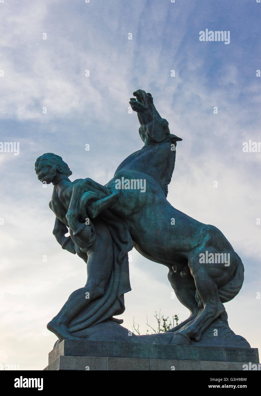 La scultura davanti al parlamento di Belgrado, Serbia Foto Stock