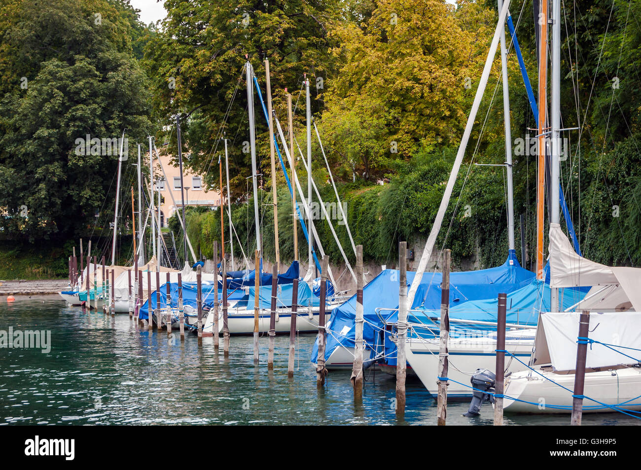 Barche a vela presso il porto di Ueberlingen, il lago di Costanza - Germania Foto Stock