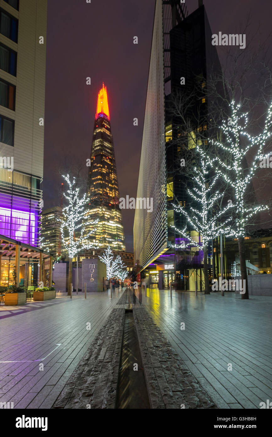 La Shard e sullo skyline di notte nella città di Londra South Bank di Londra Southwark Foto Stock La Shard e sullo skyline di notte nella città di Londra South Bank di Londra Southwark Foto Stock