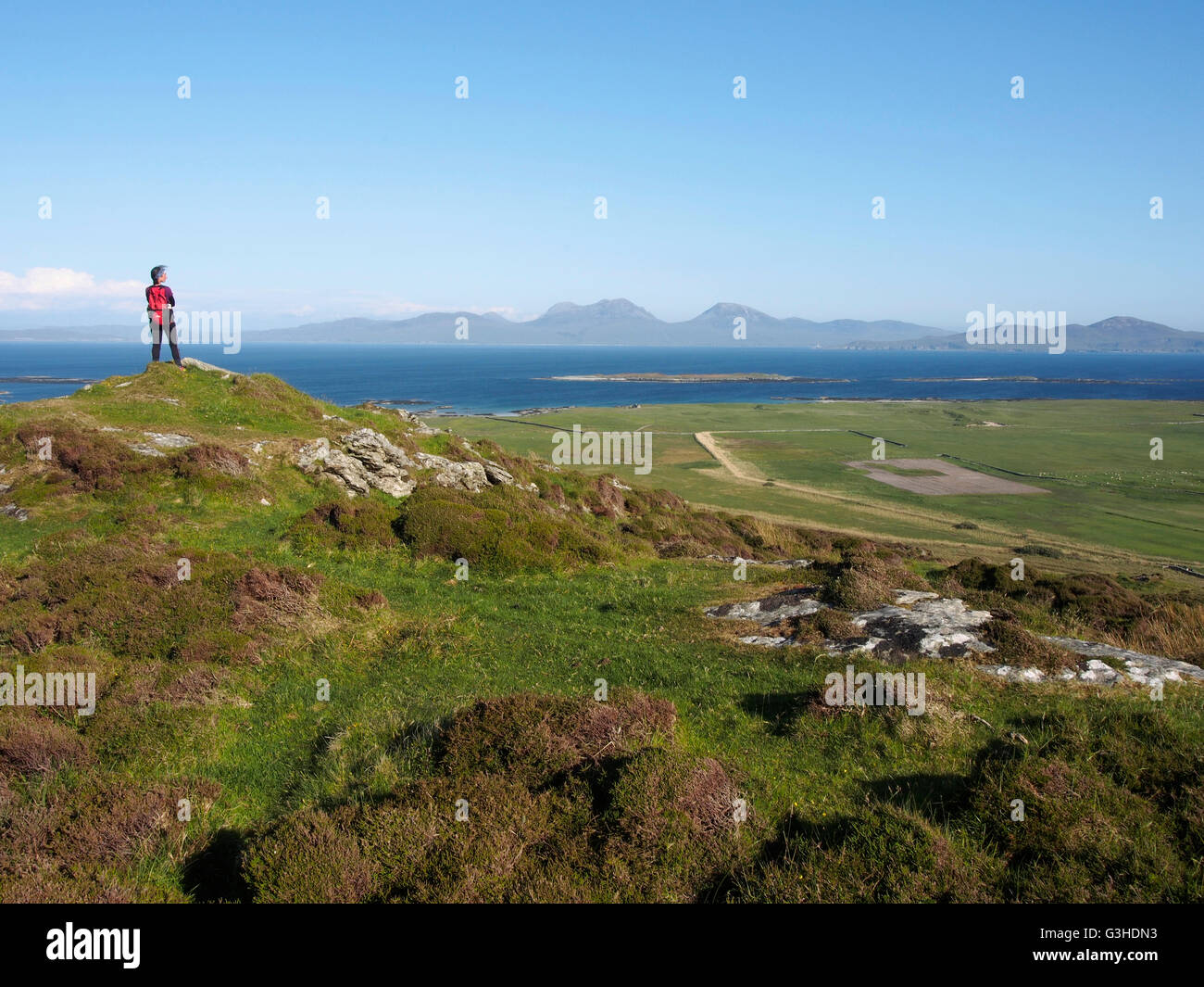 Vista da Beinn Oronsay verso Jura, Scozia Foto Stock