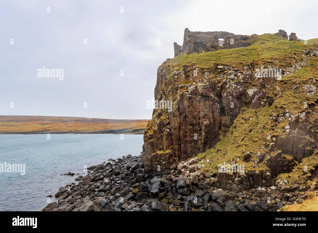 Duntulm Castello sulla sommità di una rupe a Isola di Skye Foto Stock