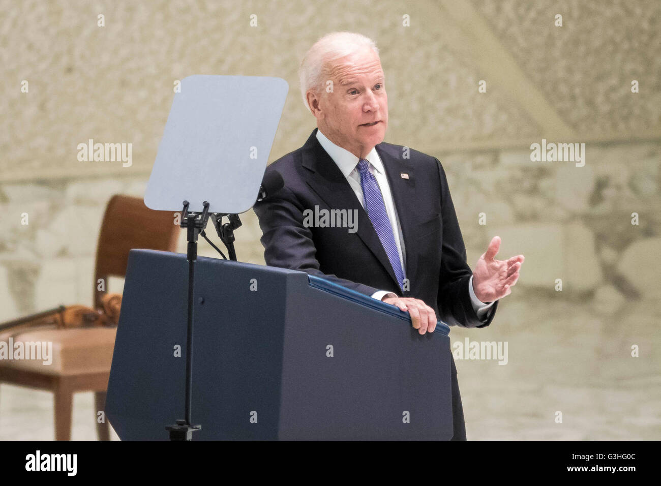 Città del Vaticano il Vaticano. 29 apr, 2016. Vice Presidente USA Joe Biden offre il suo discorso in speciale udienza celebra dal Papa Francesco con i partecipanti al congresso sui progressi della medicina rigenerativa e il suo impatto culturale nell Aula Paolo VI in Vaticano Città del Vaticano. © Giuseppe Ciccia/Pacific Press/Alamy Live News Foto Stock