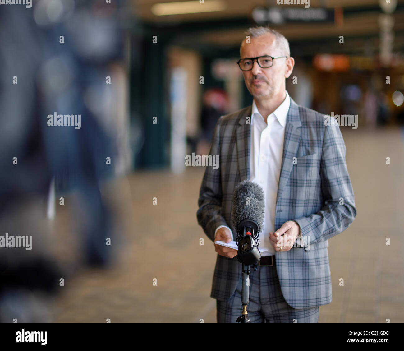 Sydney, Australia. Xxi Aprile, 2016. Il dottor Michael Brand, Direttore, Galleria d'Arte del Nuovo Galles del Sud parla ai media presso l'annuncio di "National: Nuovo Australian Art Esposizioni di serie. Tre di Sydney il premier le istituzioni culturali, la galleria di arte del Nuovo Galles del Sud (AGNSW), Carriageworks e il Museo di Arte Contemporanea in Australia (MCA), ha annunciato la mostra il partenariato in contemporanea arte australiana abbia luogo nel corso di un periodo di sei anni. © Hugh Peterswald/Pacific Press/Alamy Live News Foto Stock