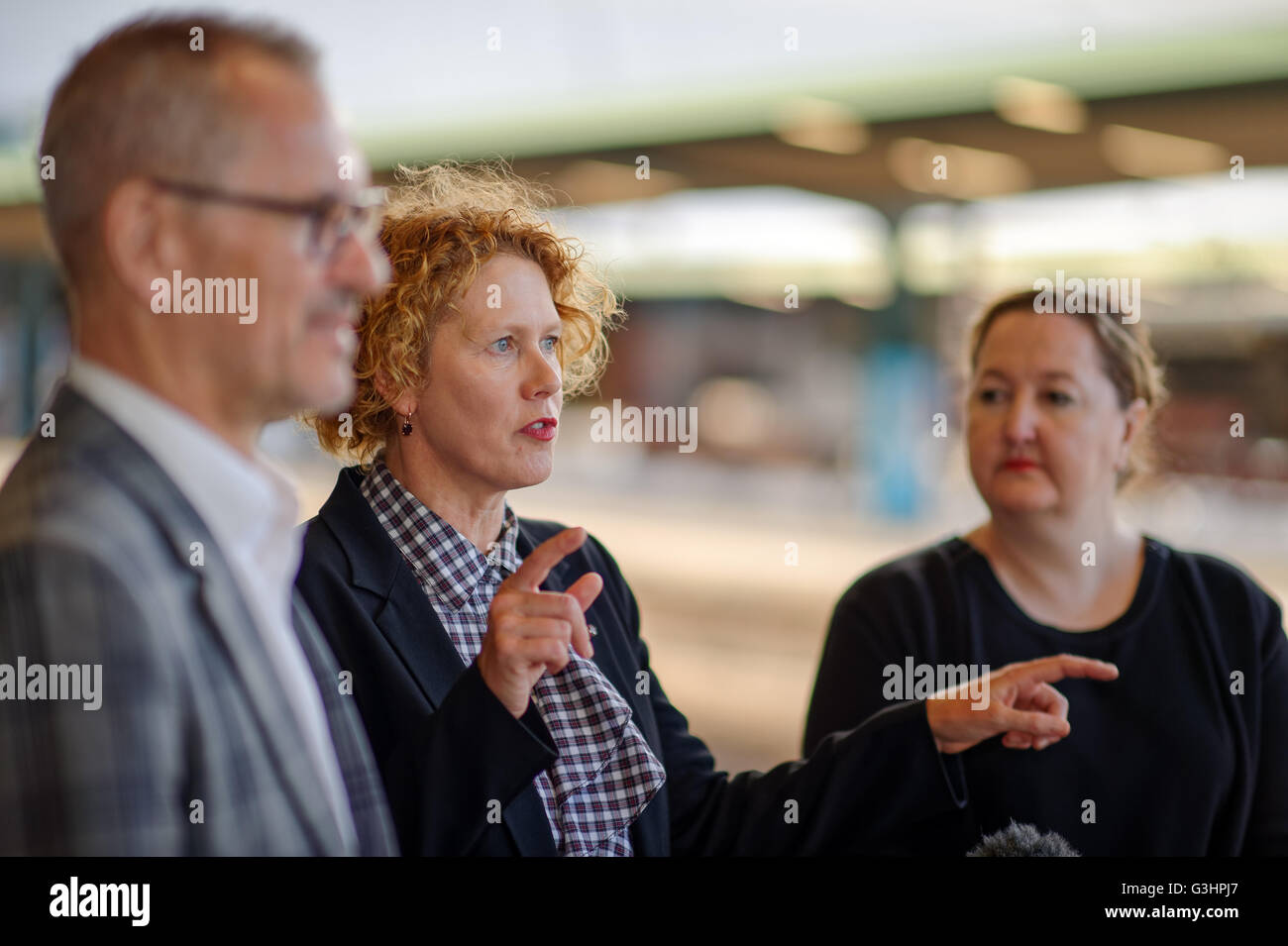 Sydney, Australia. Xxi Aprile, 2016. Elizabeth Ann Macgregor OBE, Direttore, MCA parla ai media presso l'annuncio di "National: Nuovo Australian Art Esposizioni di serie. Tre di Sydney il premier le istituzioni culturali, la galleria di arte del Nuovo Galles del Sud (AGNSW), Carriageworks e il Museo di Arte Contemporanea in Australia (MCA), ha annunciato la mostra il partenariato in contemporanea arte australiana abbia luogo nel corso di un periodo di sei anni. © Hugh Peterswald/Pacific Press/Alamy Live News Foto Stock