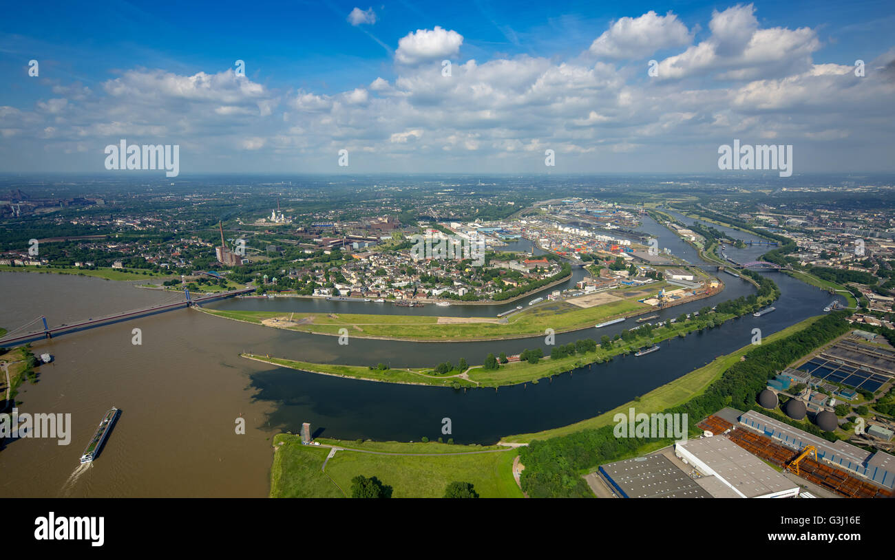 Vista aerea, marrone diluvio Reno si mescola con il pulire Ruhrwasser an der Ruhr estuario del porto di Duisburg, Duisburg, Ruhr, Foto Stock