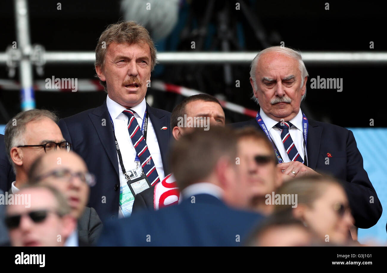 Ex calciatore e manager polacco e attuale capo dell'Associazione calcistica polacca Zbigniew Boniek (a sinistra) durante la partita UEFA euro 2016, Gruppo C allo Stade de Nice di Nizza. Foto Stock