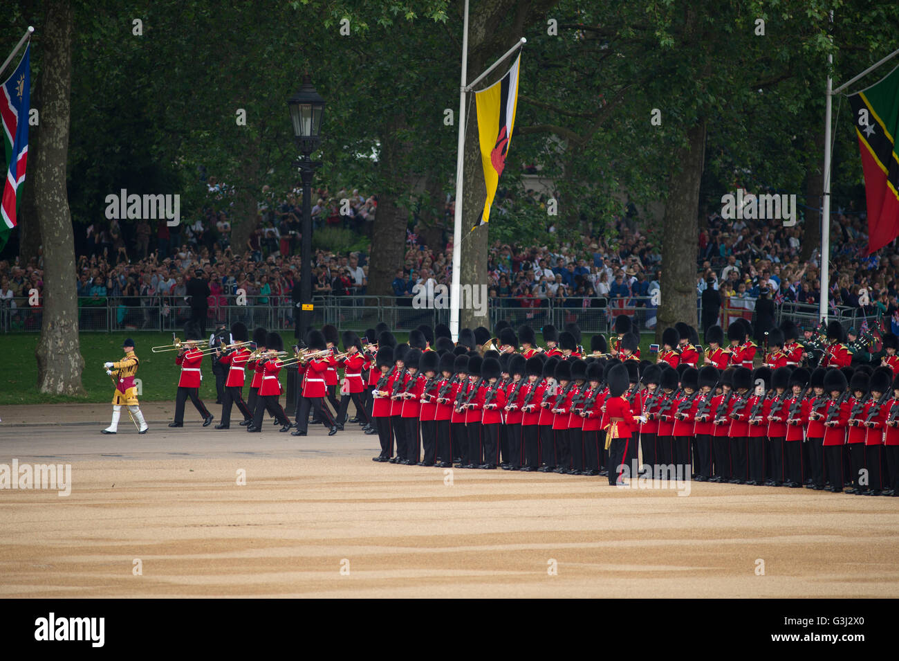 La Sfilata delle Guardie a Cavallo, Londra, Regno Unito. 11 giugno 2016. Il novantesimo compleanno sfilata di Sua Maestà la Regina Elisabetta II. Foto Stock