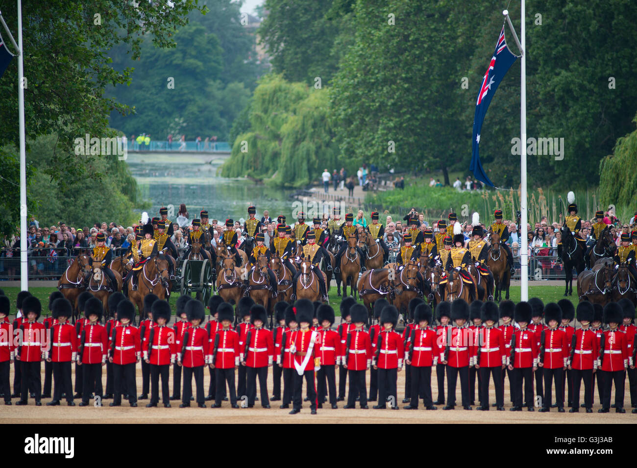 La Sfilata delle Guardie a Cavallo, Londra, Regno Unito. 11 giugno 2016. Il novantesimo compleanno sfilata di Sua Maestà la Regina Elisabetta II. Foto Stock