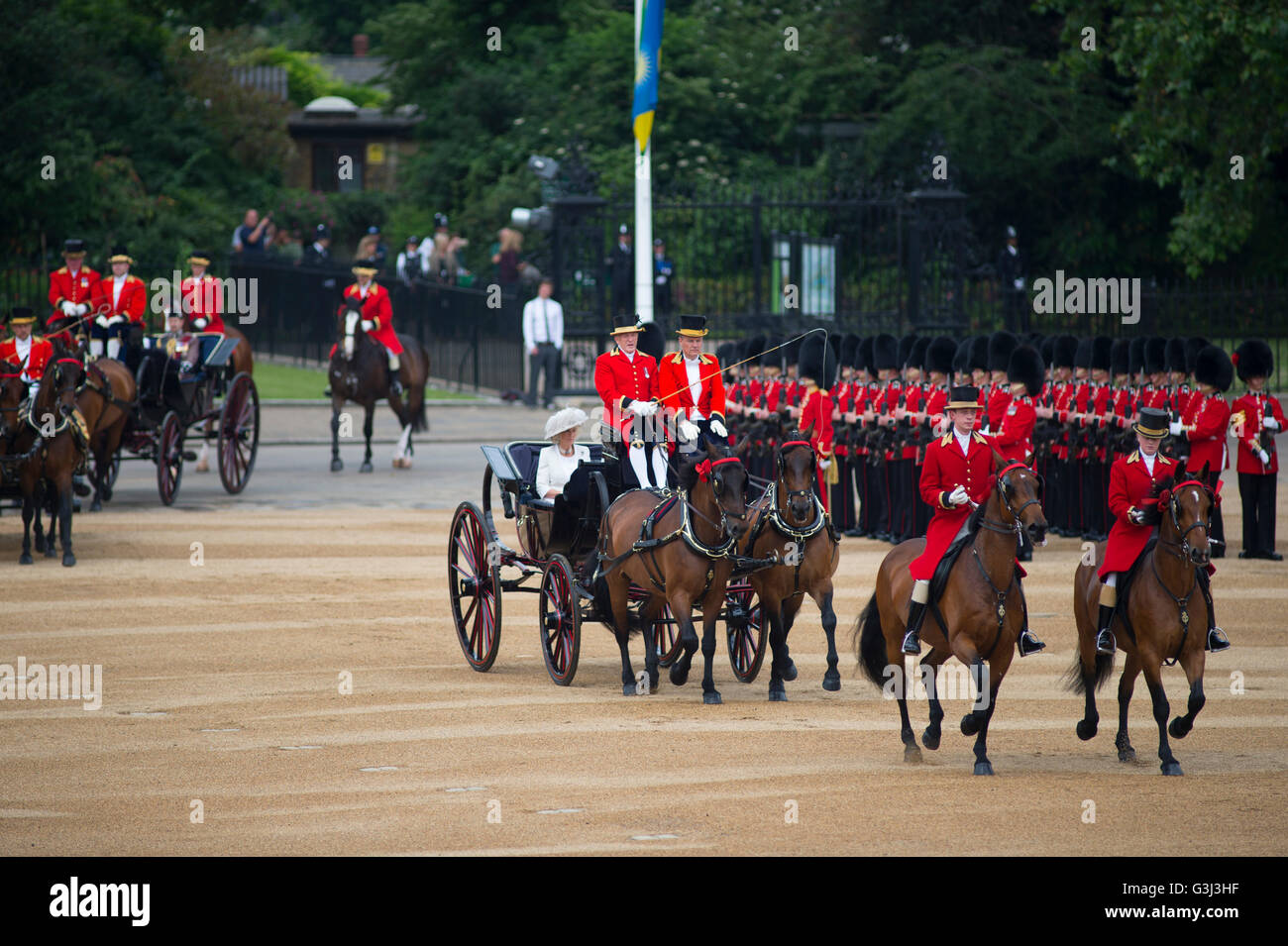 La Sfilata delle Guardie a Cavallo, Londra, Regno Unito. 11 giugno 2016. Il novantesimo compleanno sfilata di Sua Maestà la Regina Elisabetta II. Foto Stock