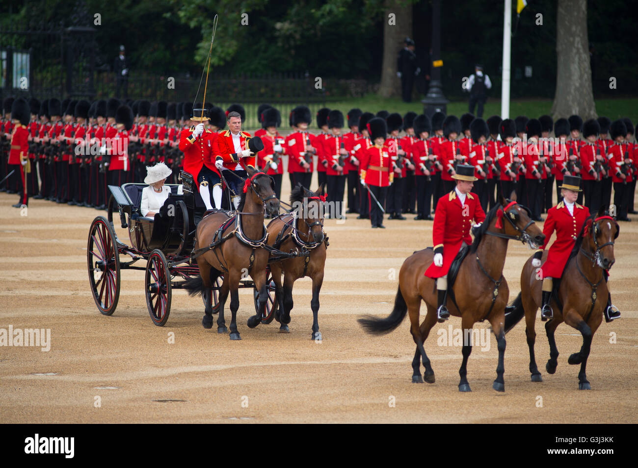 La Sfilata delle Guardie a Cavallo, Londra, Regno Unito. 11 giugno 2016. Il novantesimo compleanno sfilata di Sua Maestà la Regina Elisabetta II. Foto Stock