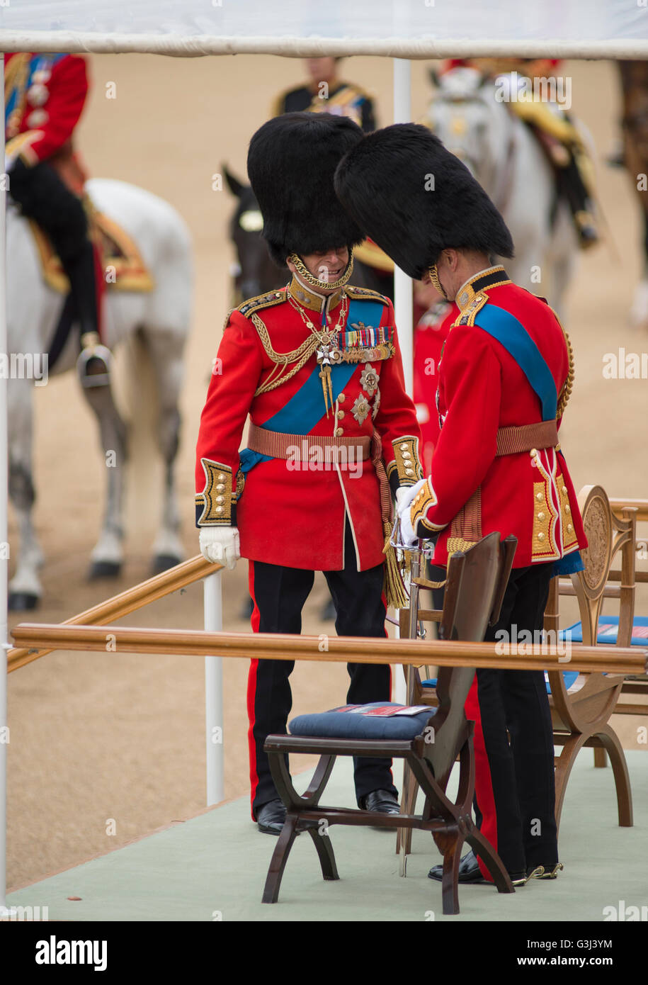 La Sfilata delle Guardie a Cavallo, Londra, Regno Unito. 11 giugno 2016. Il novantesimo compleanno sfilata di Sua Maestà la Regina Elisabetta II, il Principe Filippo arriva. Foto Stock