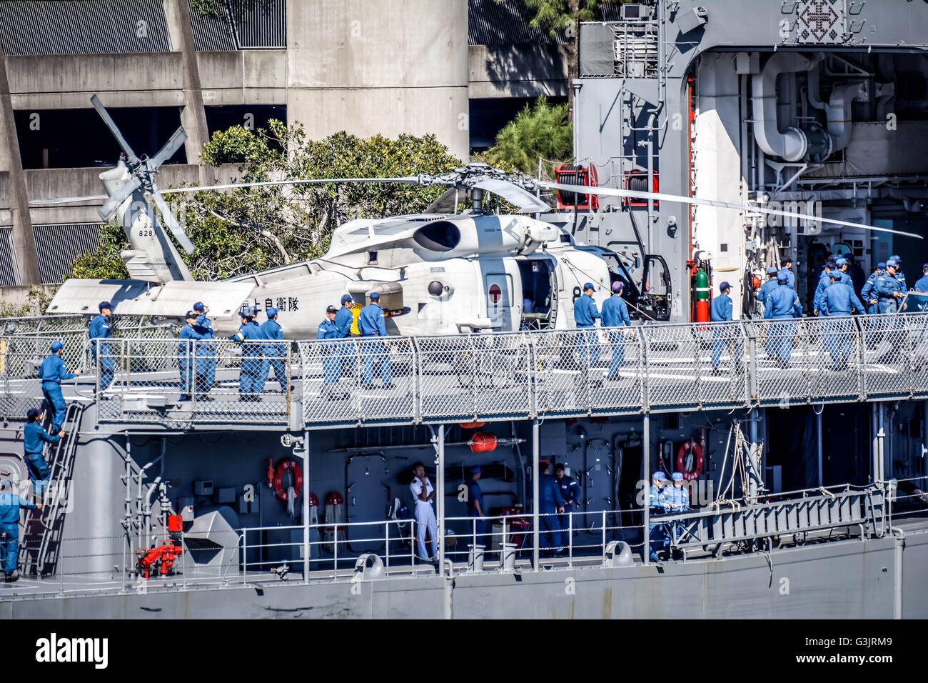 Sydney, Australia. Xv Apr, 2016. Giappone marittimo Forza di Autodifesa Hatsuyuki-class destroyer JDS Asayuki (DD-132) nella foto ancorata al Royal Australian Navy HMAS Kuttabul Base della flotta a est. JDS Asayuki prenderà parte all'annuale bilaterale Nichi Gou Trident esercizio serie con la Royal Australian Air Force e il Royal Australian Navy su 15-26 aprile. © Hugh Peterswald/Pacific Press/Alamy Live News Foto Stock