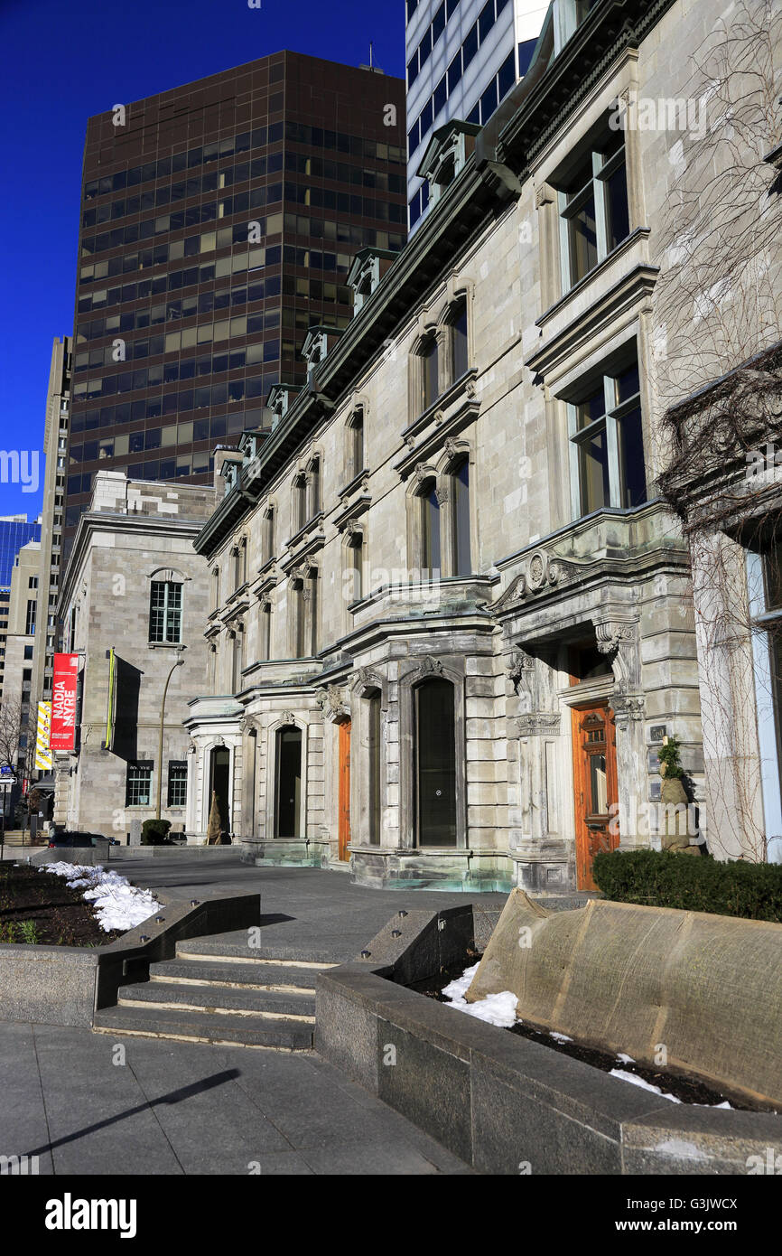 Storiche e moderne architetture lungo Sherbrooke Street nel centro di Montreal.Quebec,Canada Foto Stock