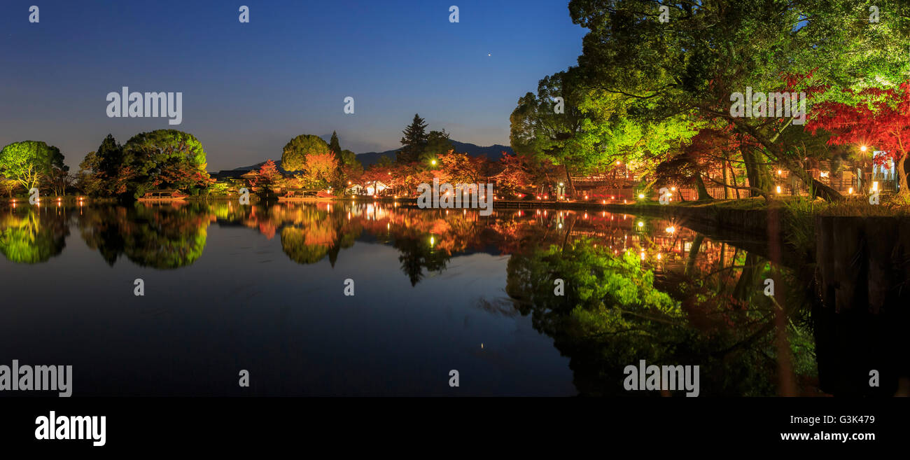 Bella cascata, autunno paesaggio intorno al tempio Daikakuji, Kyoto, Giappone Foto Stock