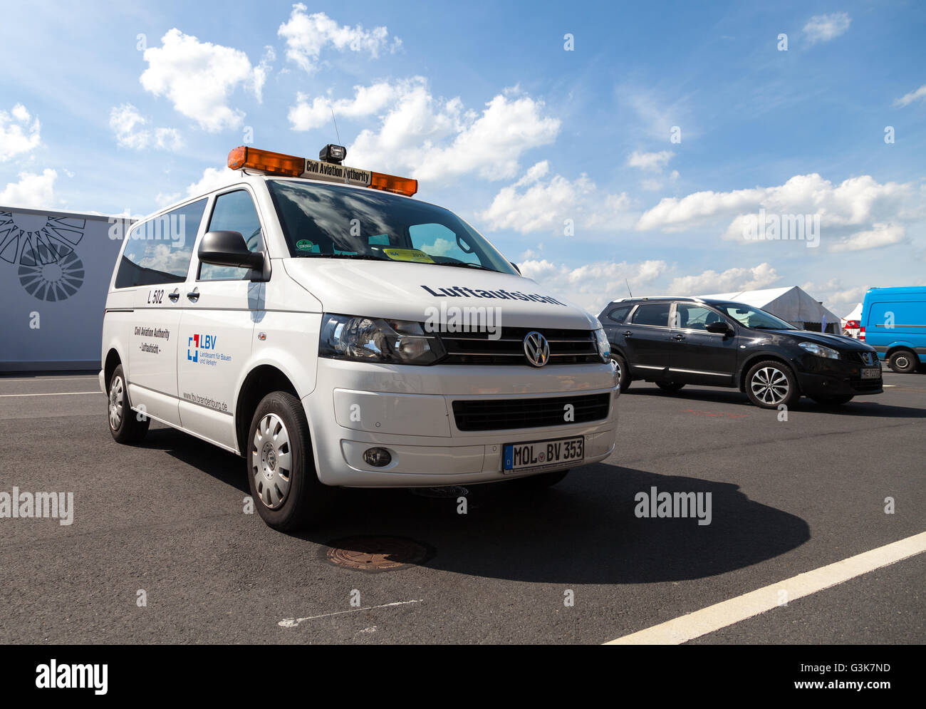 Berlino / GERMANIA - Giugno 3, 2016: un'autorità aeronautica civile auto sorge sull aeroporto di Schoenefeld / Berlino, Germania in giugno 3, 2 Foto Stock