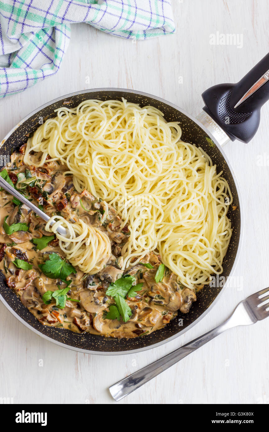 Fungo cremosa Spaghetti - Pranzo/Cena Foto Stock