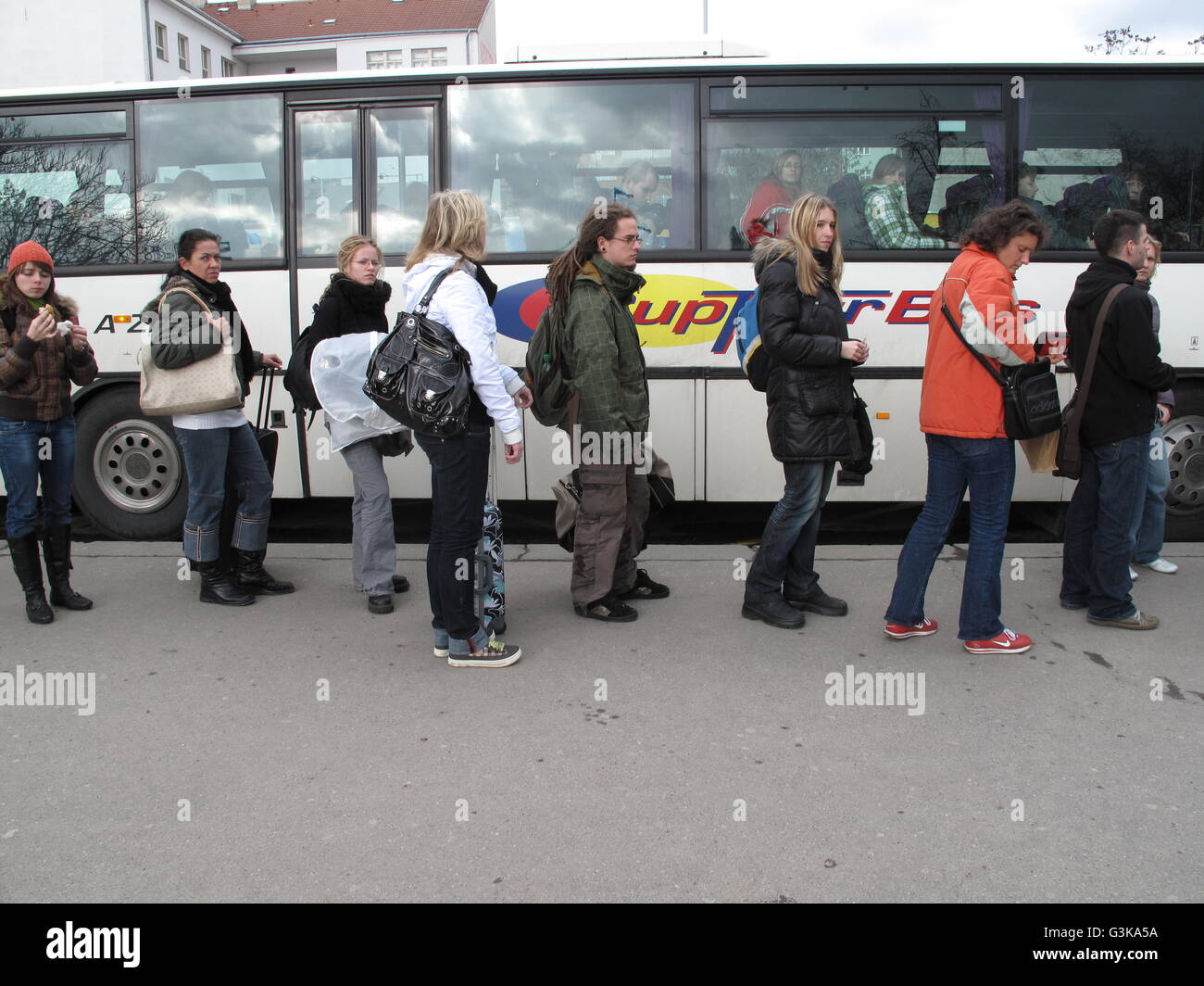 Bus di linea passeggeri fino a biglietto bus di linea Foto Stock