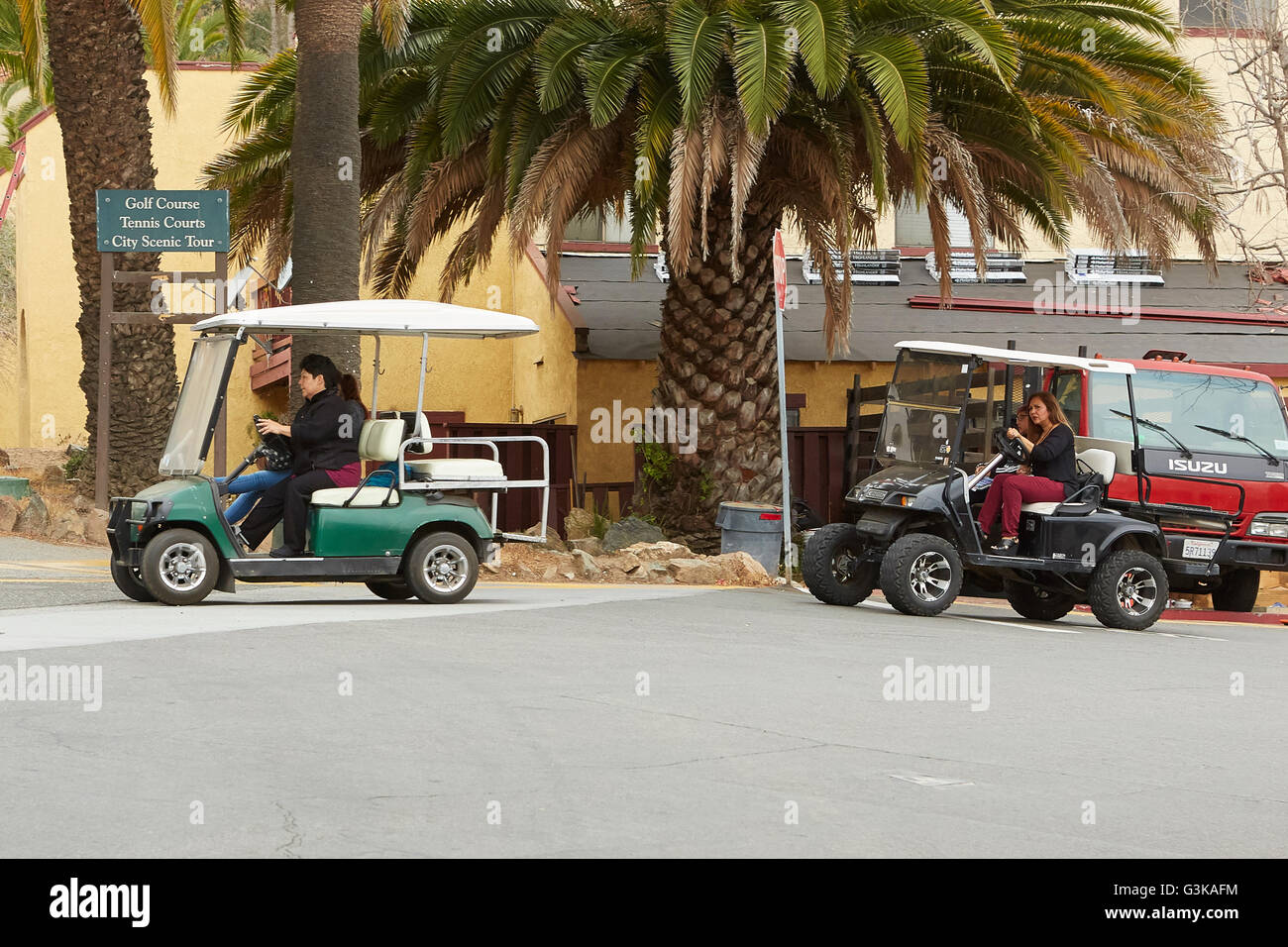 Mattina Carrello da golf Scuola di Avalon, Isola di Santa Catalina, California. Foto Stock