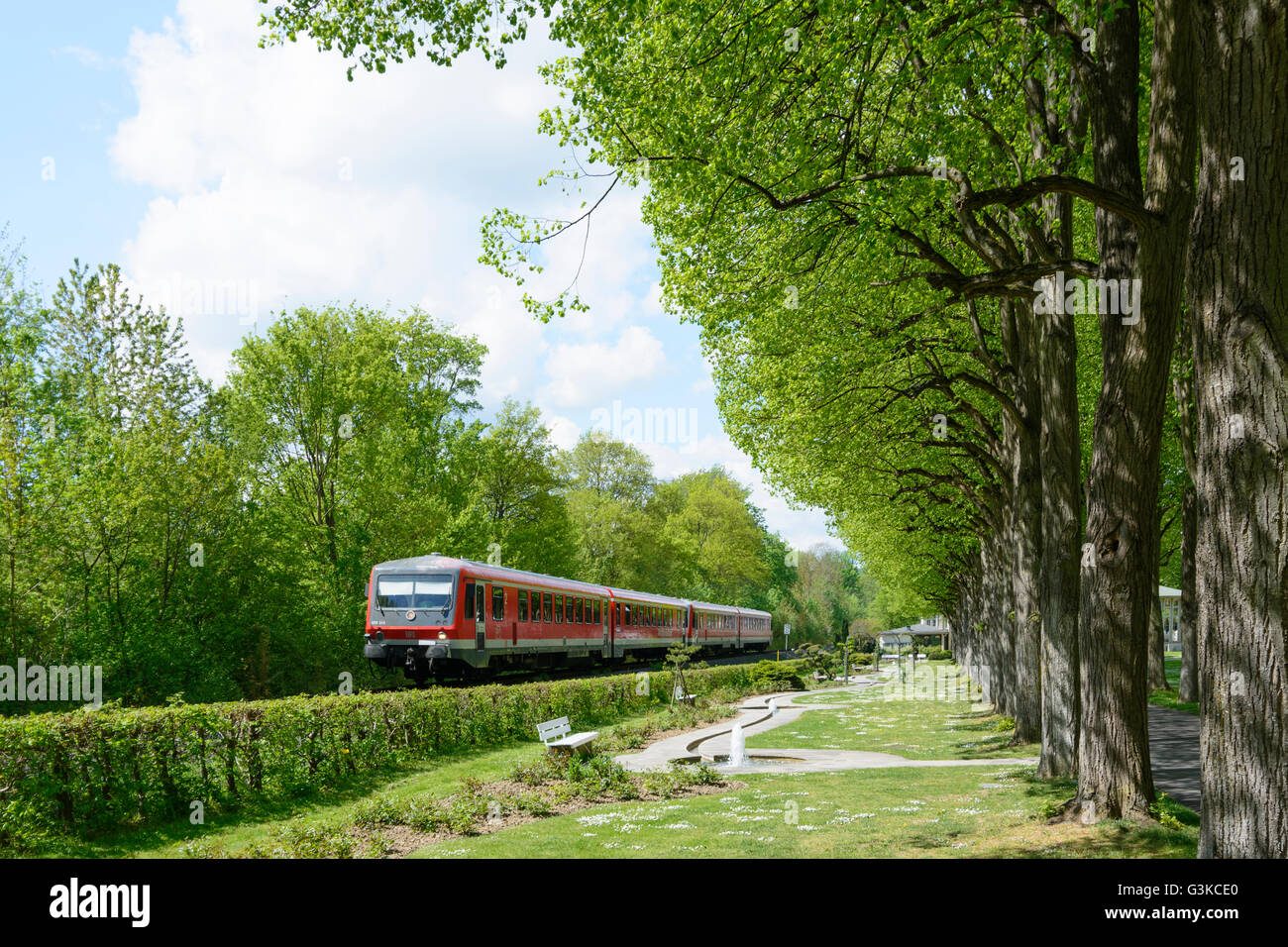 Parco termale, treno regionale DB AG, Germania, Baden-Württemberg, Taubertal, Bad Mergentheim Foto Stock