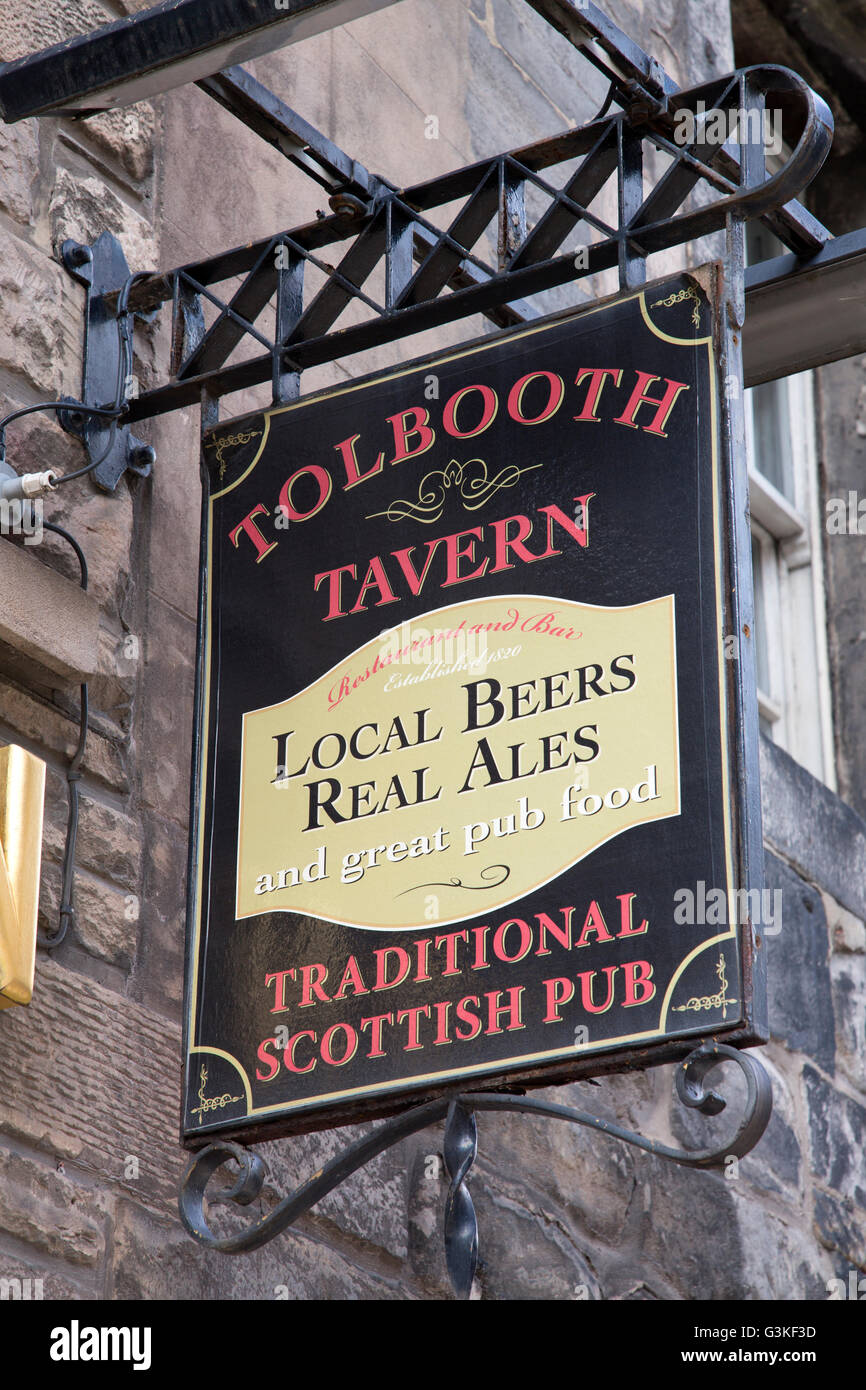 Tolbooth Tavern Pub su High Street - Royal Mile di Edimburgo, Scozia Foto Stock